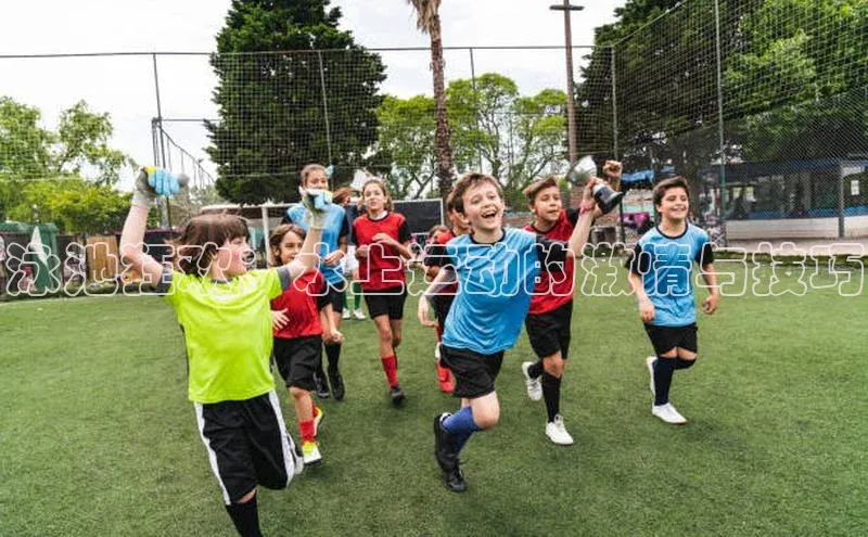 泳池狂欢：水上运动的激情与技巧